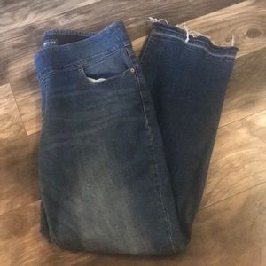 Old navy rockstar jeans w/ distressed bottom